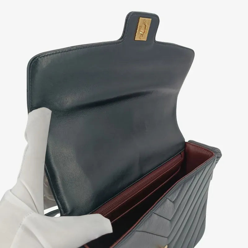 rb664-chanel-vintage-black-lambskin-chevron-flap-bag