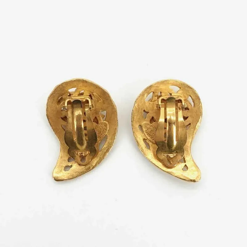 jr743-chanel-vintage-gold-plated-cutout-clip-on-earrings