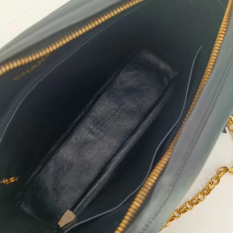 rb288-chanel-vintage-black-lambskin-gold-chain-camera-bag