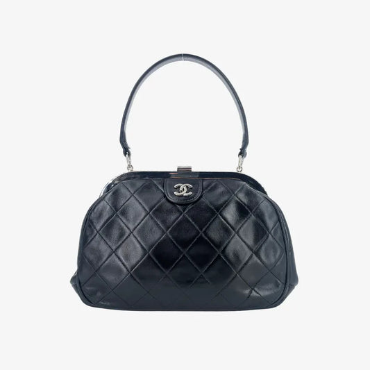 jx723-chanel-vintage-black-lambskin-quilted-kisslock-handbag
