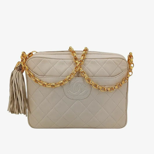 jt442-chanel-vintage-beige-lambskin-gold-chain-camera-bag