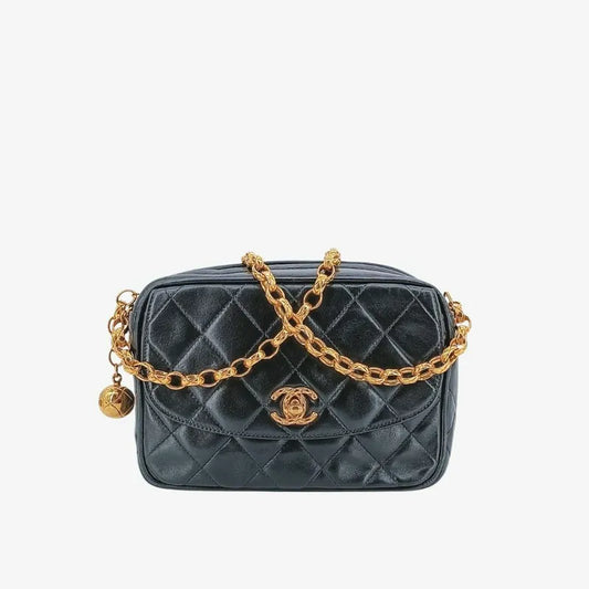 ra639-chanel-vintage-black-lambskin-quilted-camera-bag