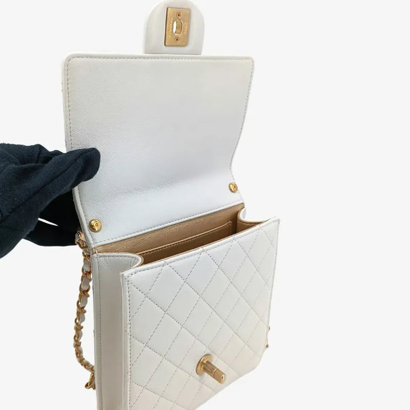 ra434-chanel-white-calfskin-quilted-acrylic-pearl-flap-bag