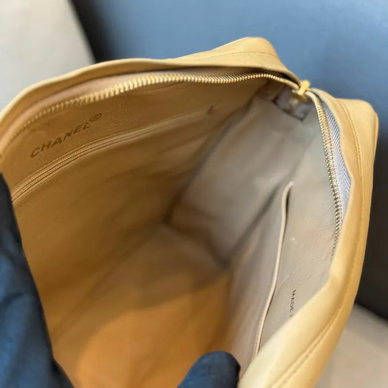 rc420-chanel-vintage-beige-lambskin-quilted-camera-bag