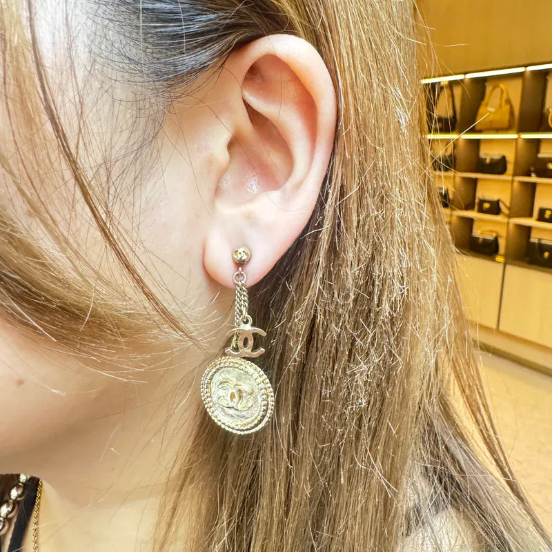 rc430-chanel-vintage-cc-drop-earrings-lucky-leaf