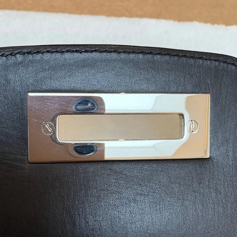 jy369-salvatore-ferragamo-vintage-black-leather-shoulder-bag