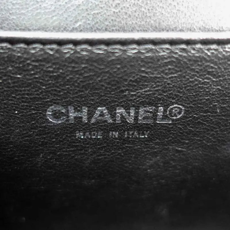 c241-chanel-black-patent-leather-handbag