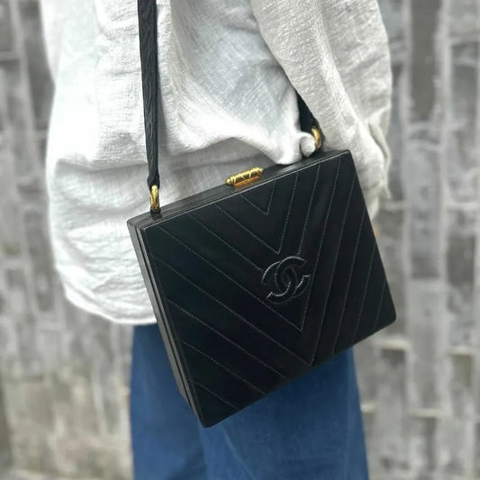 jah110-chanel-vintage-black-lambskin-chevron-box-bag