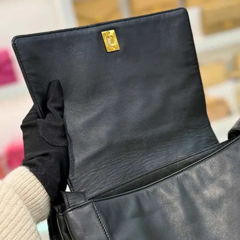 jw556-chanel-vintage-black-calfskin-tote-bag