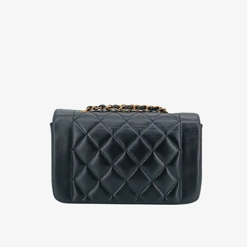 ra077-chanel-vintage-black-lambskin-22cm-diana-flap-bag