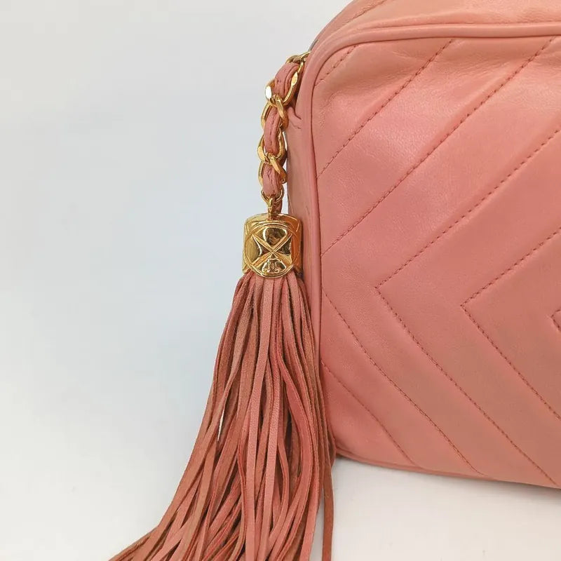 ra022-chanel-vintage-pink-lambskin-tassel-camera-bag