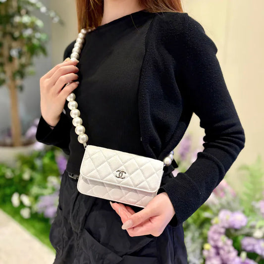 C626 - CHANEL White Calfskin Quilted Clutch With Imitation Pearl Chain