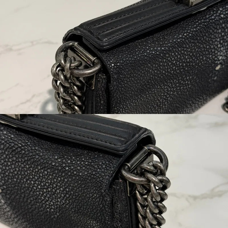 c539-chanel-boy-black-stingray-leather-shoulder-bag