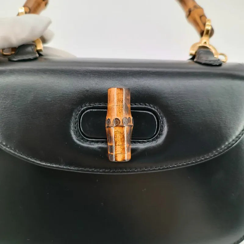 jt760-gucci-vintage-black-box-leather-bamboo-shoulder-bag