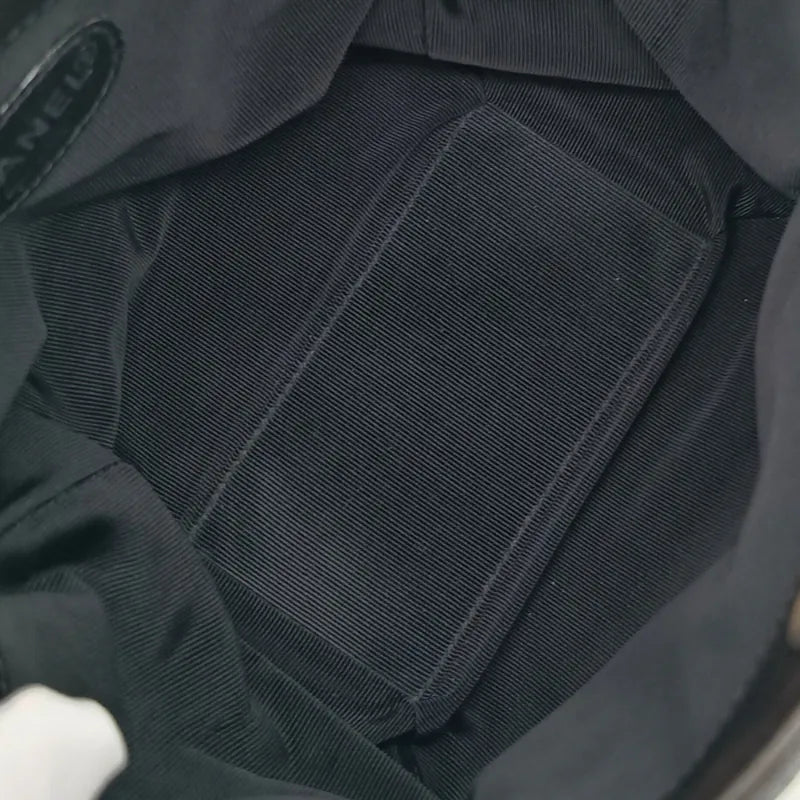 ra992-chanel-vintage-black-lambskin-bucket-bag