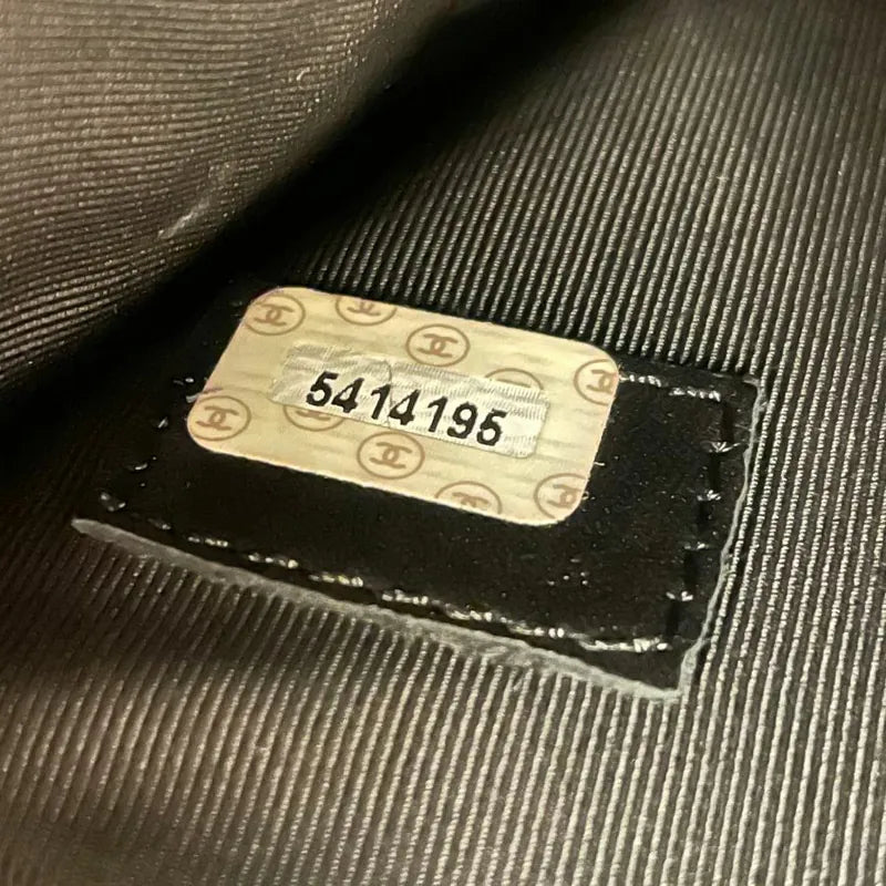 rc239-chanel-vintage-black-lambskin-embossed-logo-tote-bag