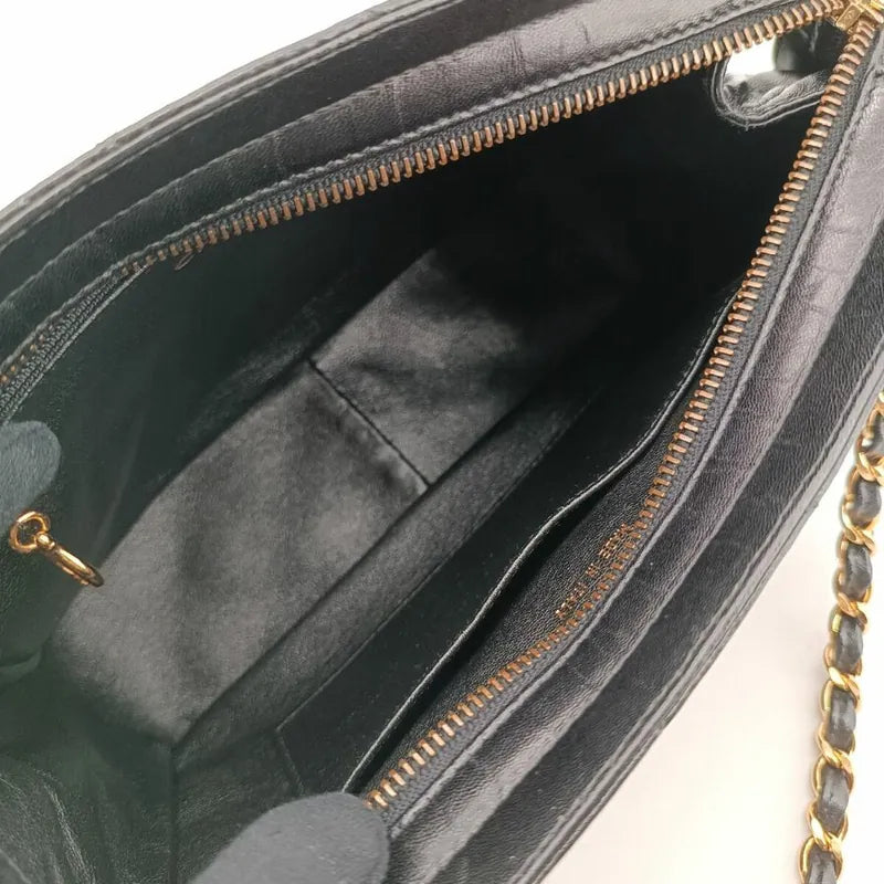 js718-chanel-vintage-black-lambskin-quilted-camera-bag
