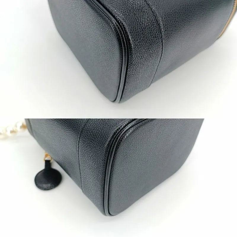 jt037-chanel-vintage-black-caviar-leather-cosmetic-bag
