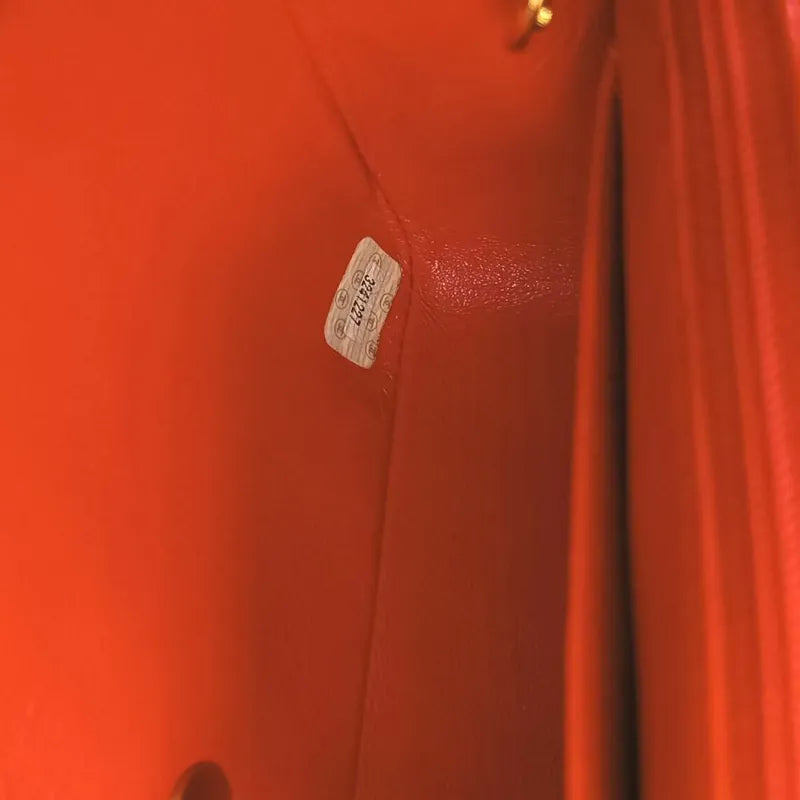 jt073-chanel-vintage-red-lambskin-22cm-diana-flap-bag