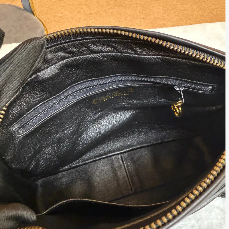 jx352-chanel-vintage-black-lambskin-quilted-camera-bag