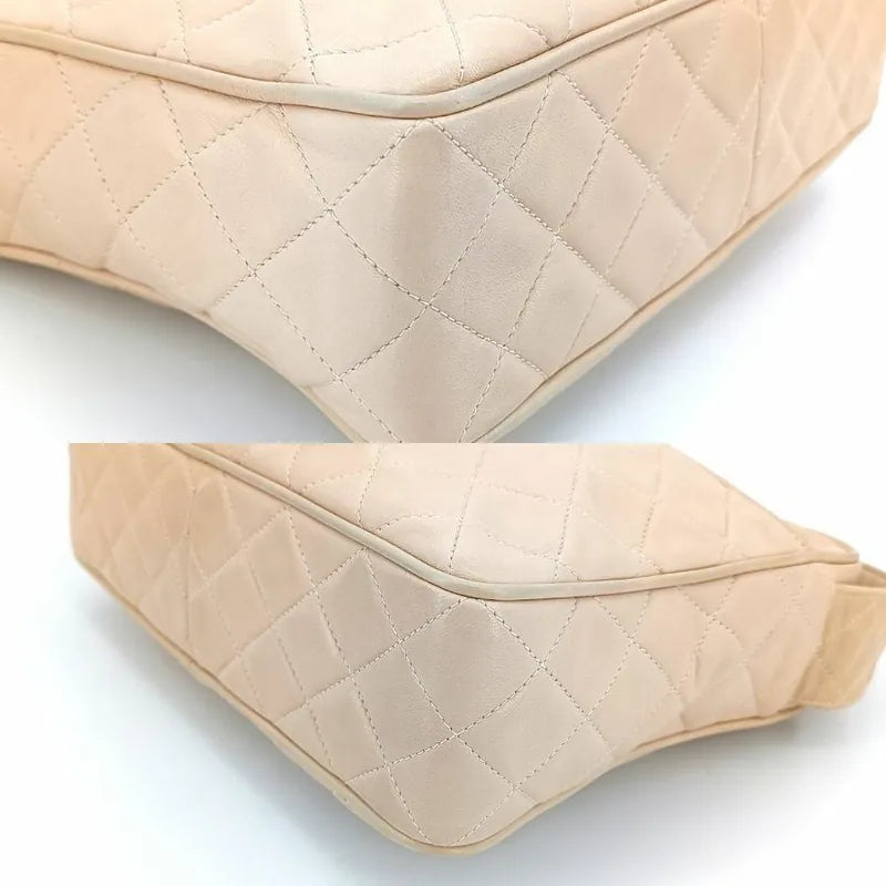 ra236-chanel-vintage-beige-lambskin-tessel-camera-bag