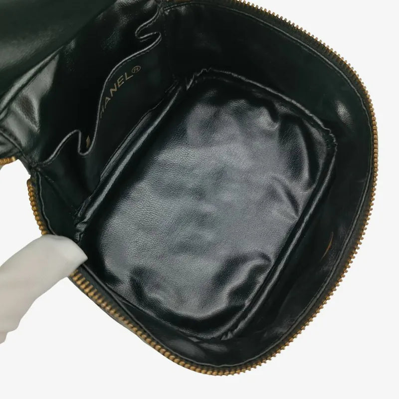 ju259-chanel-vintage-black-calfskin-quilted-vanity-bag