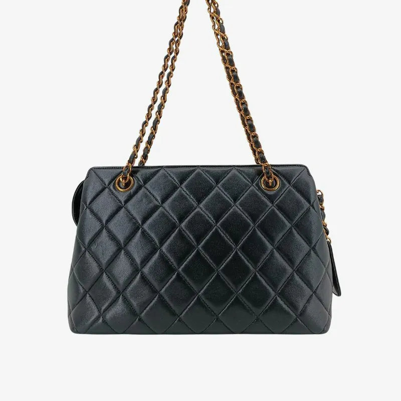 rb913-chanel-vintage-black-lambskin-tote-bag