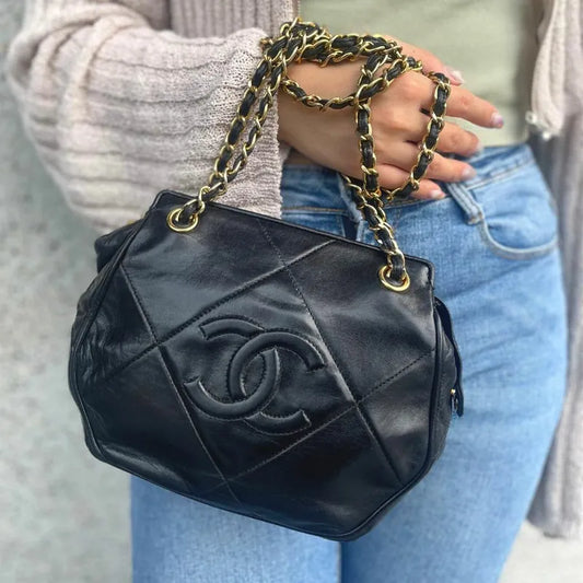 ra239-chanel-vintage-black-lambskin-octagon-camera-bag