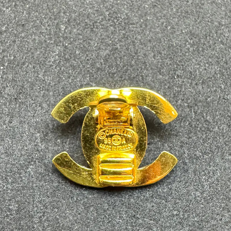 jah195-chanel-vintage-cc-turnlock-gold-plated-clip-on-earrings