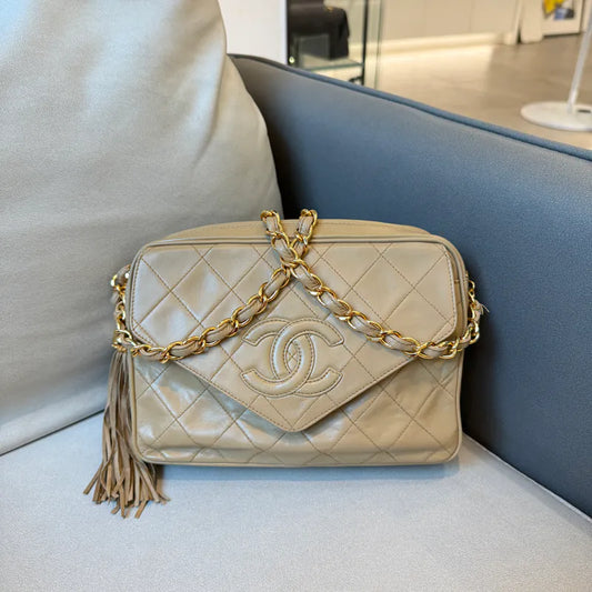 jw564-chanel-vintage-beige-lambskin-tassel-camera-bag