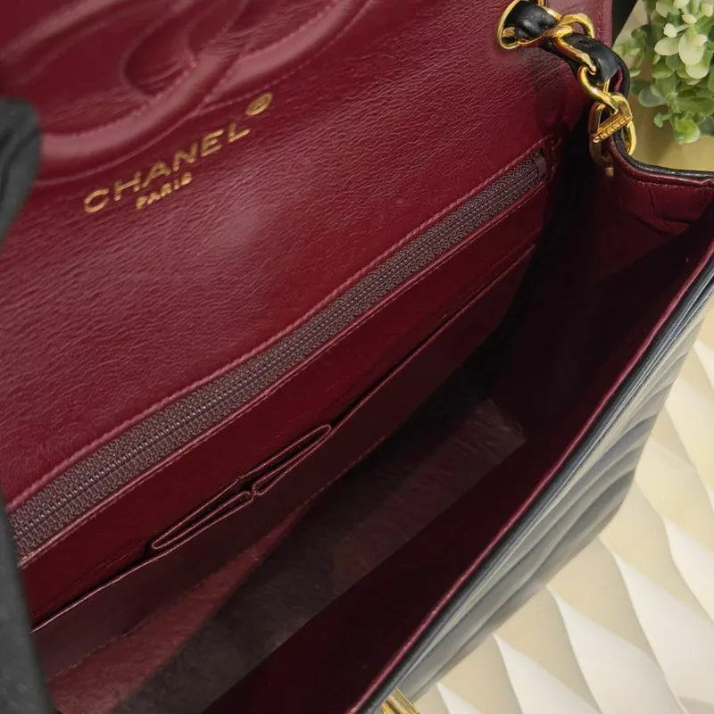 jw951-chanel-vintage-black-lambskin-horizontal-stripe-circle-turnlock-flap-bag