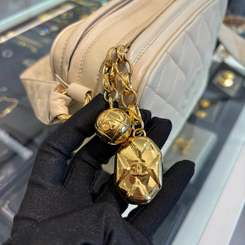 rb289-chanel-vintage-beige-lambskin-camrea-bag