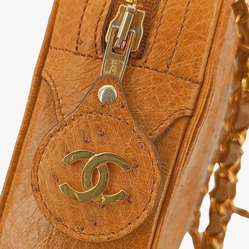 ra009-chanel-vintage-beige-ostrichskin-camera-bag