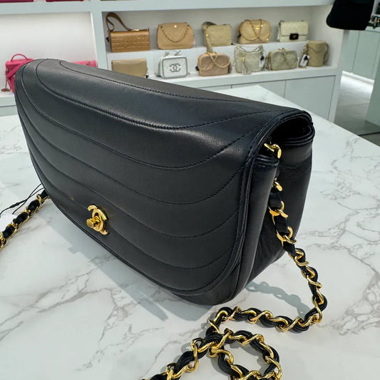 ju402-chanel-vintage-black-lambskin-half-moon-chain-bag