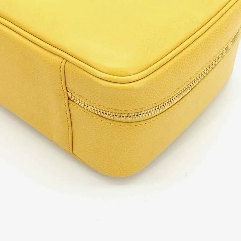 jr680-chanel-vintage-yellow-caviar-leather-cosmetic-bag