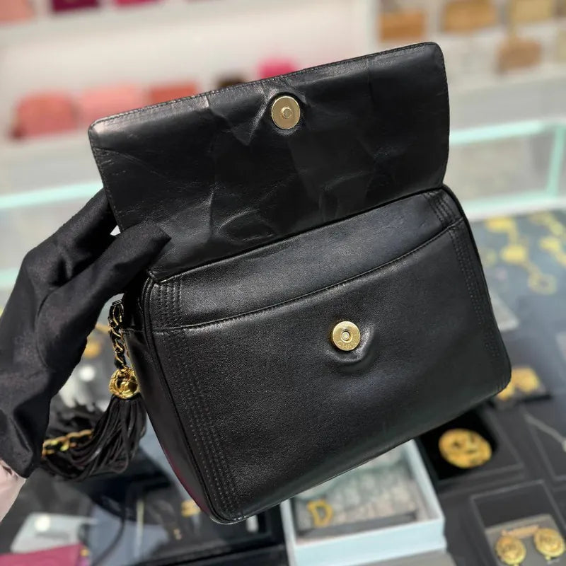 c526-chanel-vintage-black-lambskin-tassel-camera-bag