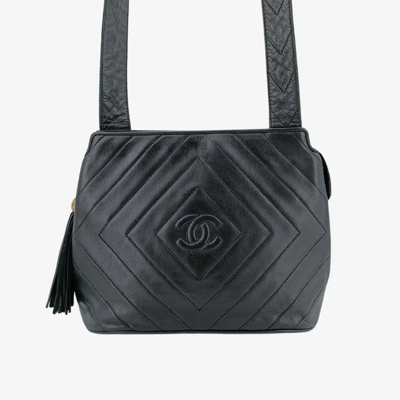 jw206-chanel-vintage-black-lambskin-tassel-camera-bag