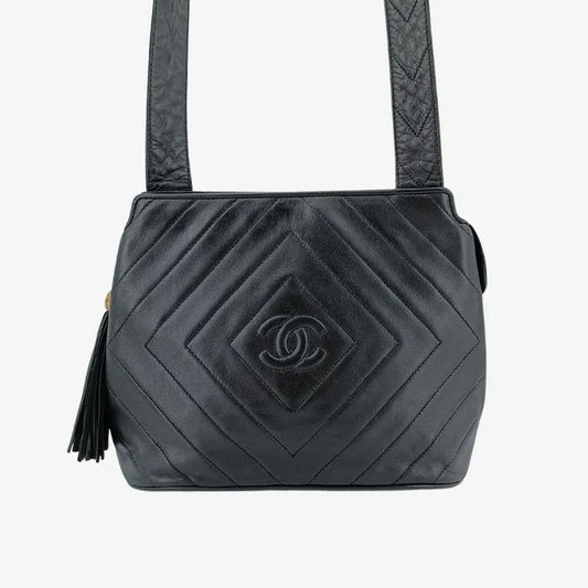 jw206-chanel-vintage-black-lambskin-tassel-camera-bag