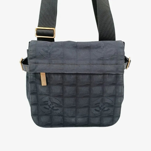 ra030-chanel-vintage-black-nylon-should-bag