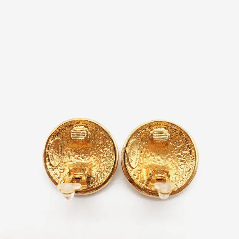 jm891-chanel-vintage-gold-plated-clip-on-earrings
