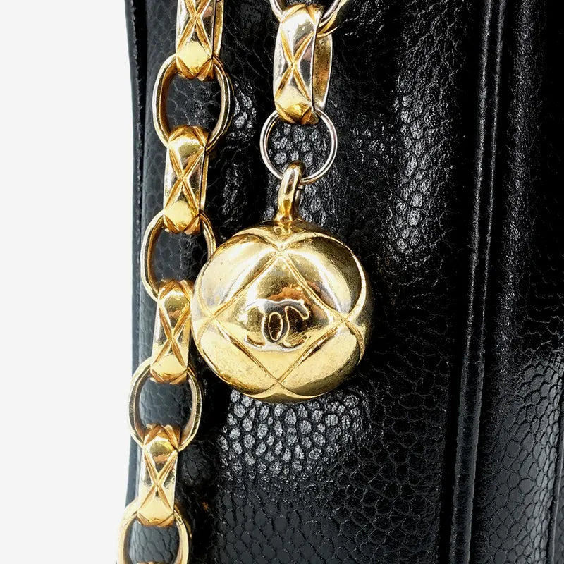 jq275-chanel-vintage-black-caviar-embossed-logo-camera-bag