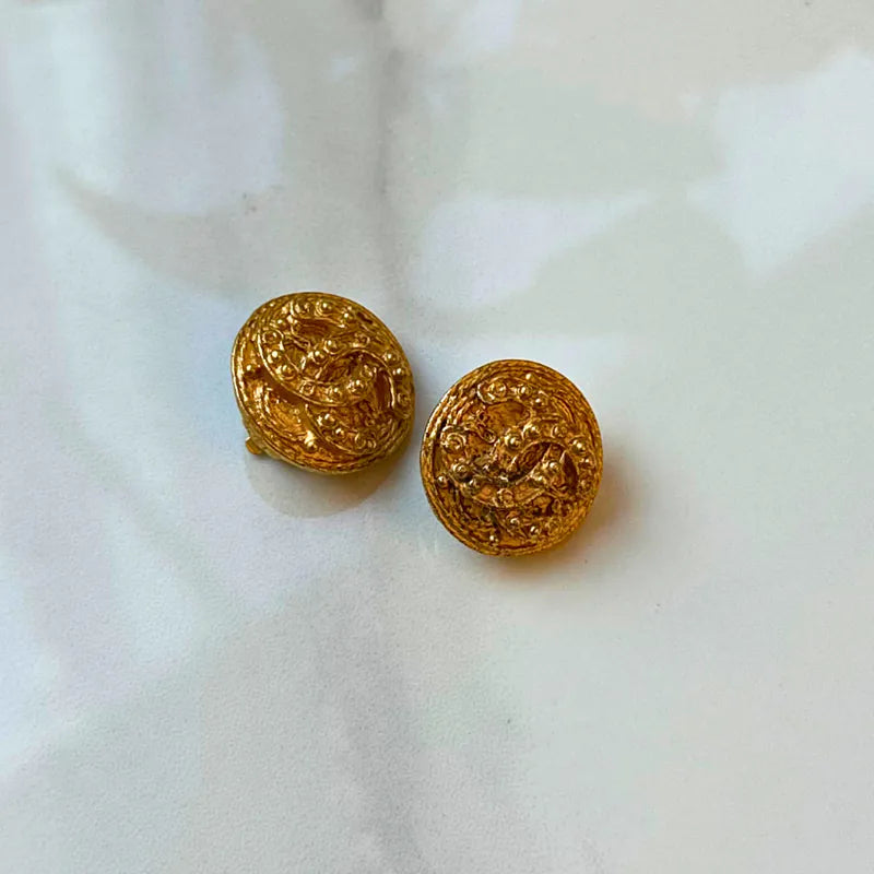 rc523-chanel-round-studs-earrings