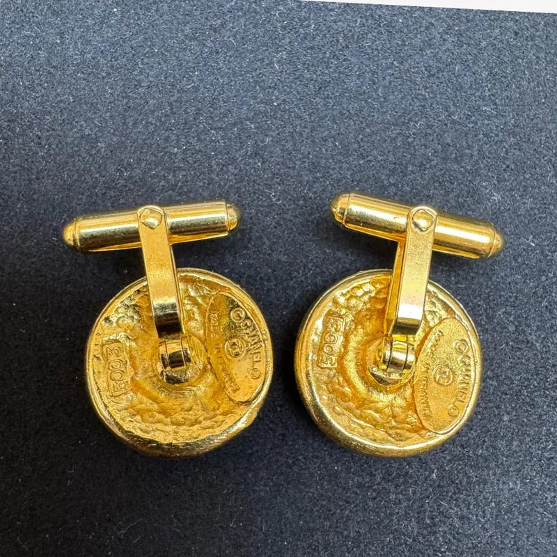 ju195-chanel-cuff-buttons