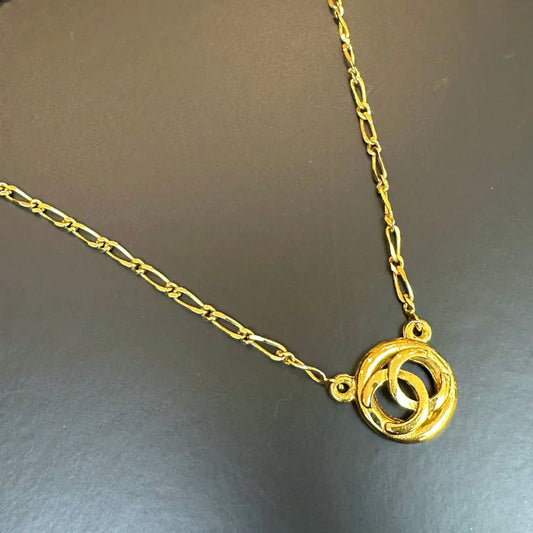rc758-chanel-medallion-gold-chain-pendant-necklace