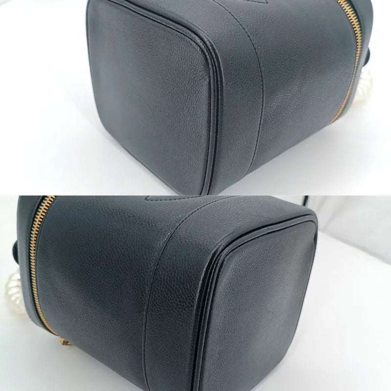 jt428-chanel-vintage-black-caviar-leather-cosmetic-bag