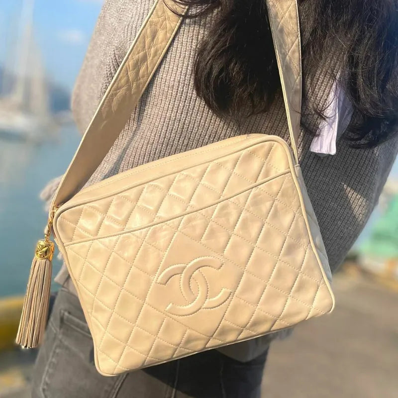 ra236-chanel-vintage-beige-lambskin-tessel-camera-bag