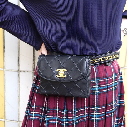 js005-chanel-vintage-black-lambskin-quilted-belt-bag