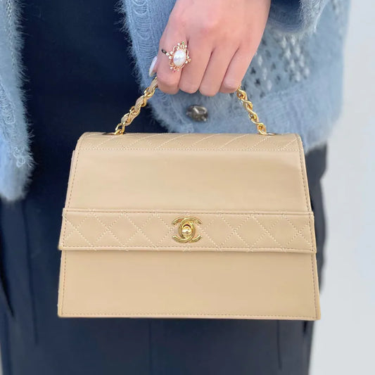 c511-chanel-vintage-beige-lambskin-trapezoid-flap-bag
