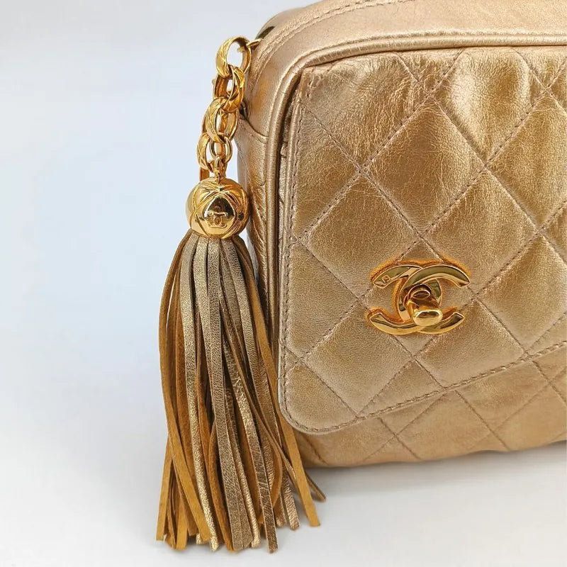 c462-chanel-vintage-gold-lambskin-gold-chain-camera-bag