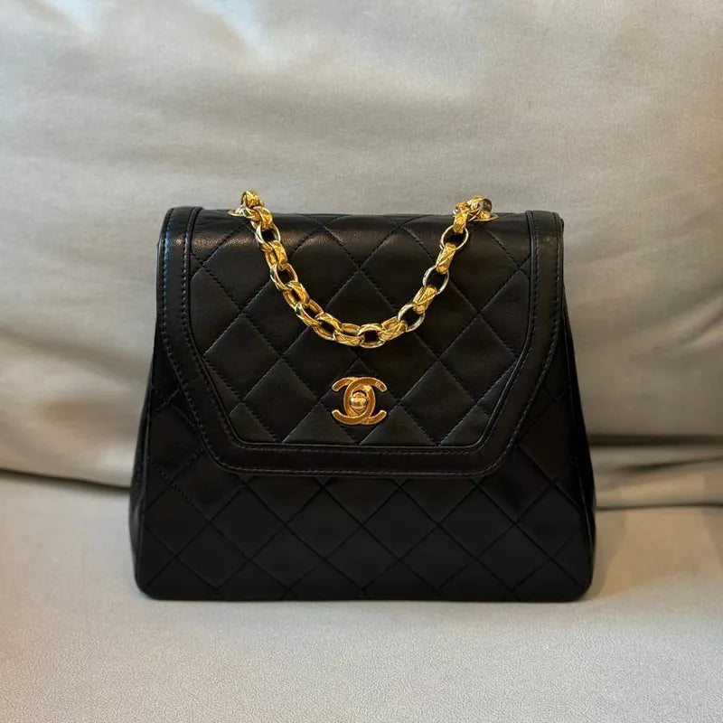 rc664-chanel-vintage-black-lambskin-trapeze-flap-bag